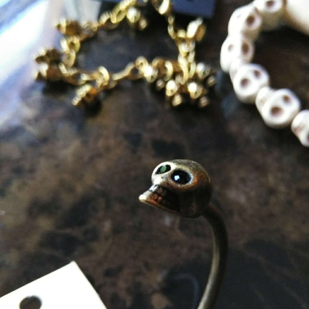 CLOSEOUT SALE Skull Bracelet Set 3pc in Cream/Gold - Picture 8 of 8